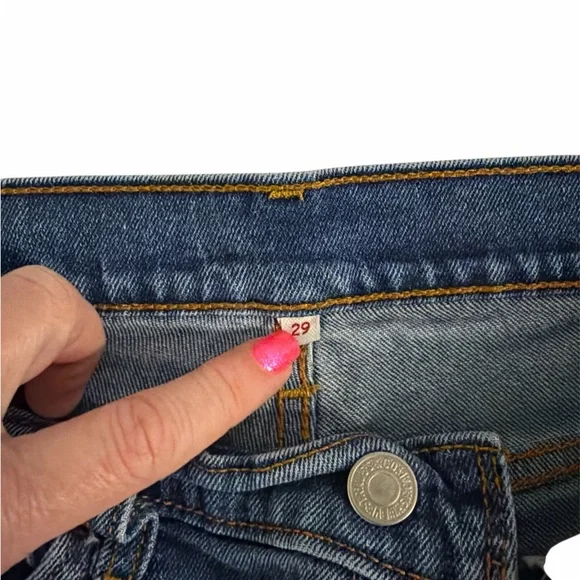 Levi's Women’s Classic Blue Jean Shorts Size 29 Waist - Picture 3 of 3